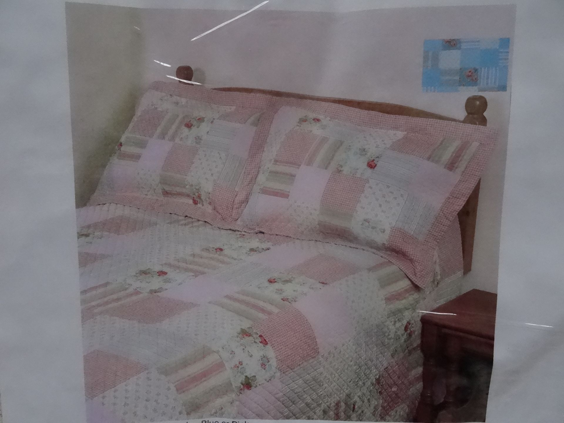 1 x Le Chateau Fine Linens 100% Cotton Quilted Bedspread. Size: Double. Filling 200gm per sqm. - Image 2 of 2
