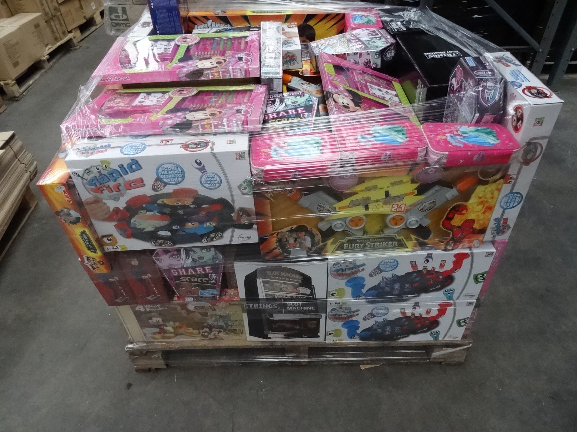 LARGE PALLET (T1) TO CONTAIN 259 ITEMS OF BRAND NEW TOYS & GAMES. TO INCLUDE:
4 x Superman Scooters, - Image 3 of 5