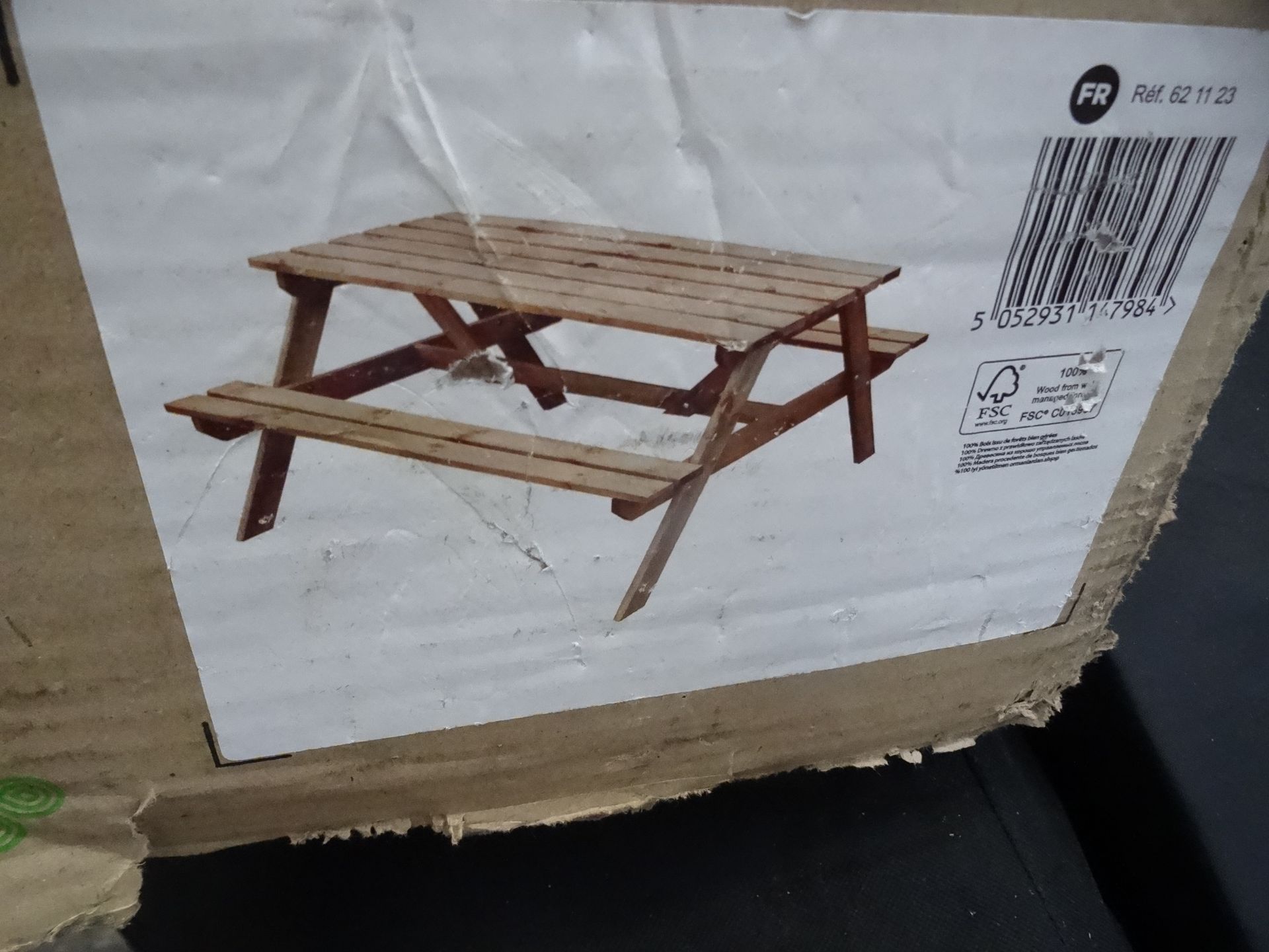 LARGE PALLET (B6) TO CONTAIN LA HACIENDA ROCKLEY, BAR-B-KETTLE, BLOOMA BENCH, BLOOMA PATIO SET, - Image 3 of 3