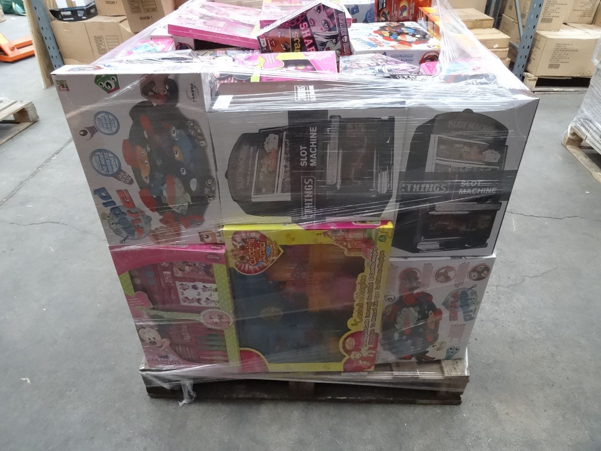 LARGE PALLET (T1) TO CONTAIN 259 ITEMS OF BRAND NEW TOYS & GAMES. TO INCLUDE:
4 x Superman Scooters, - Image 4 of 5