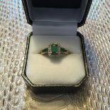 9 carat gold emerald ring