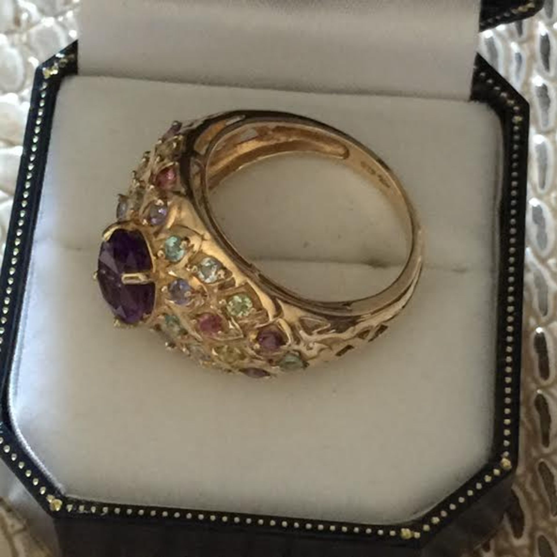 10 ct gold ring with amethyst non other gems very large ring - Image 3 of 4