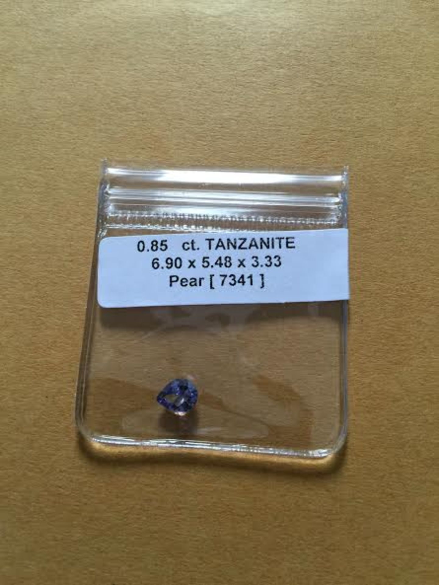 0.85 ct natural tanzanite
