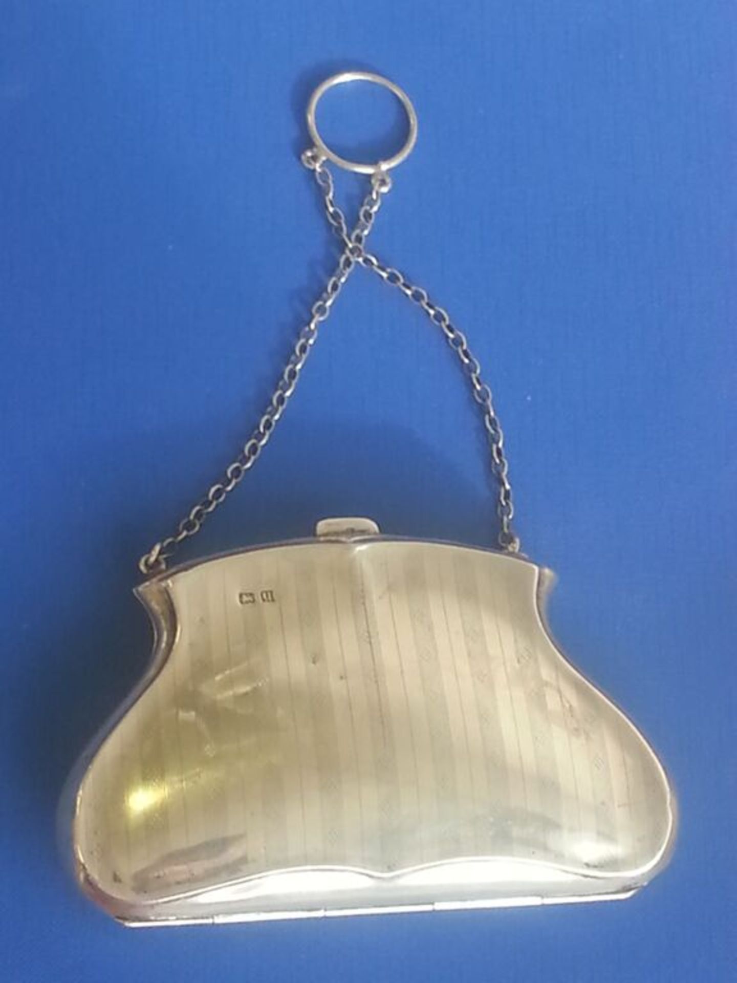 Hallmarked Birmingham 1919 Silver Evening Purse with Vacant Cartouche - Image 2 of 2