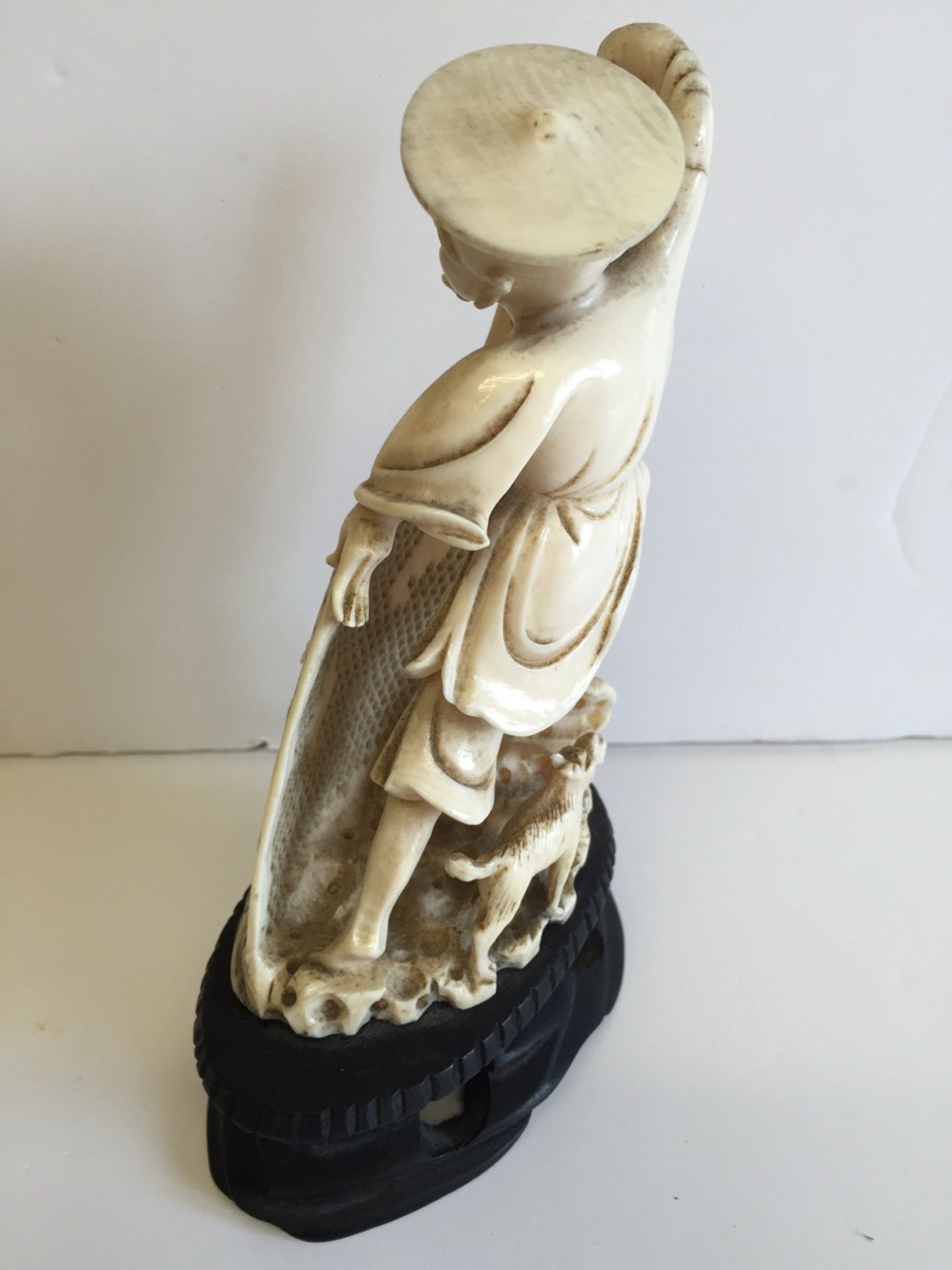 A Meiji Period Japanese Ivory Carving of a Fisherman - Image 3 of 7