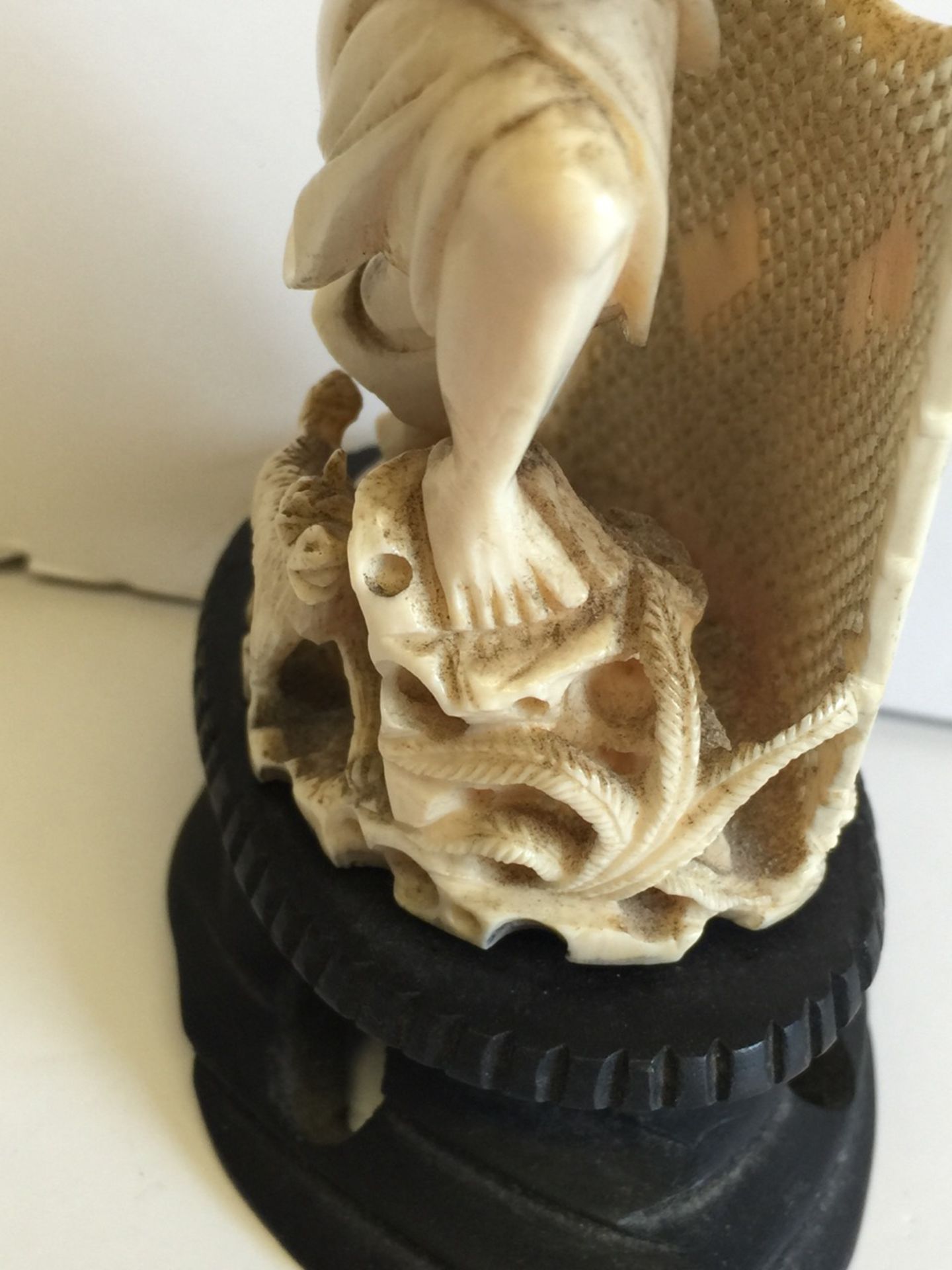 A Meiji Period Japanese Ivory Carving of a Fisherman - Image 6 of 7