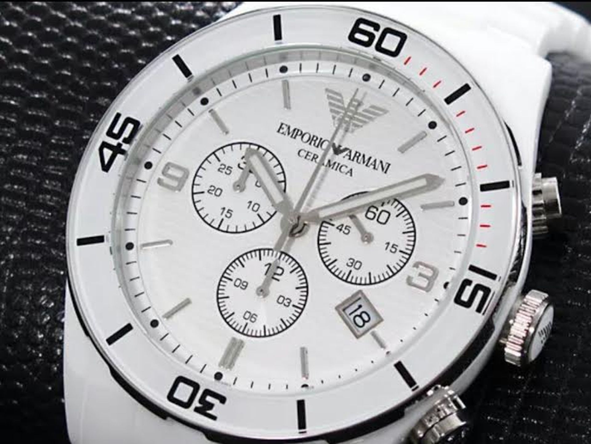 BRAND NEW EMPORIO ARMANI AR1424, GENTS WHITE CERAMICA CHRONOGRAPH WATCH, WITH A WHITE CERAMIC