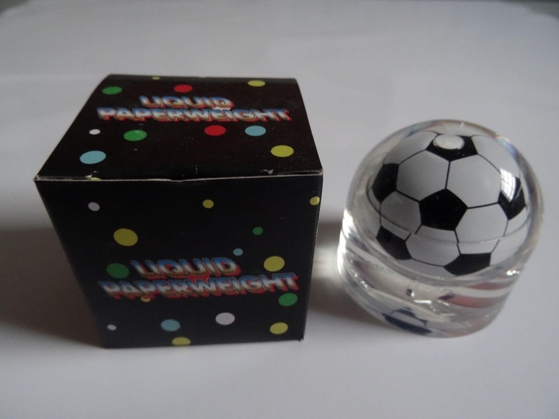 Novelty Liquid Paperweight Football x 90 Units - Image 4 of 6