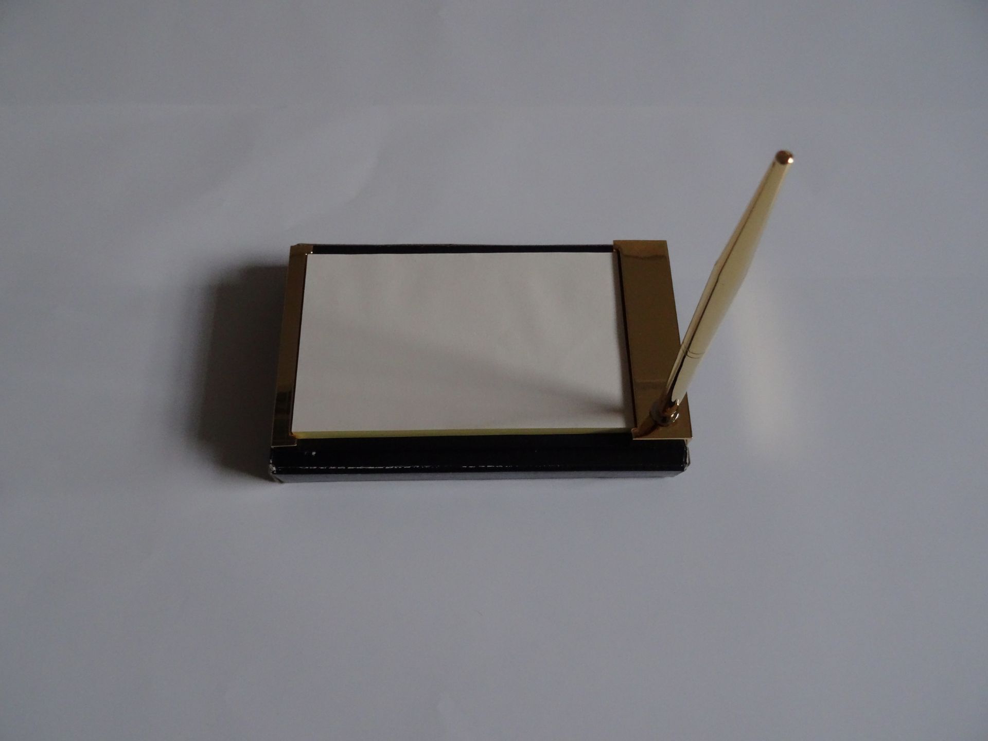 Brass effect pen and jotter holder x 15 Units