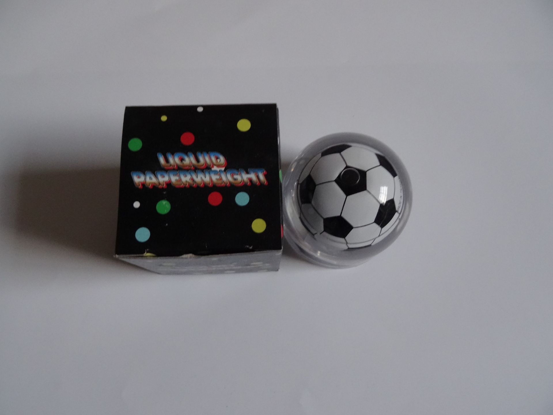 Novelty Liquid Paperweight Football x 90 Units - Image 5 of 6