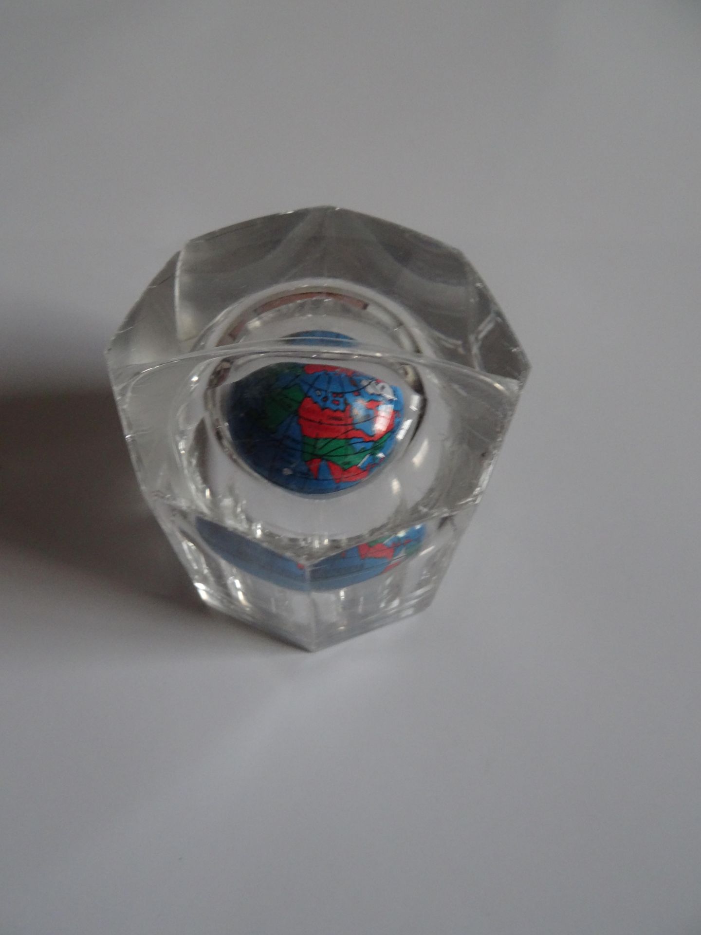 Novelty Liquid Paperweight World Map x 90 Units - Image 3 of 4