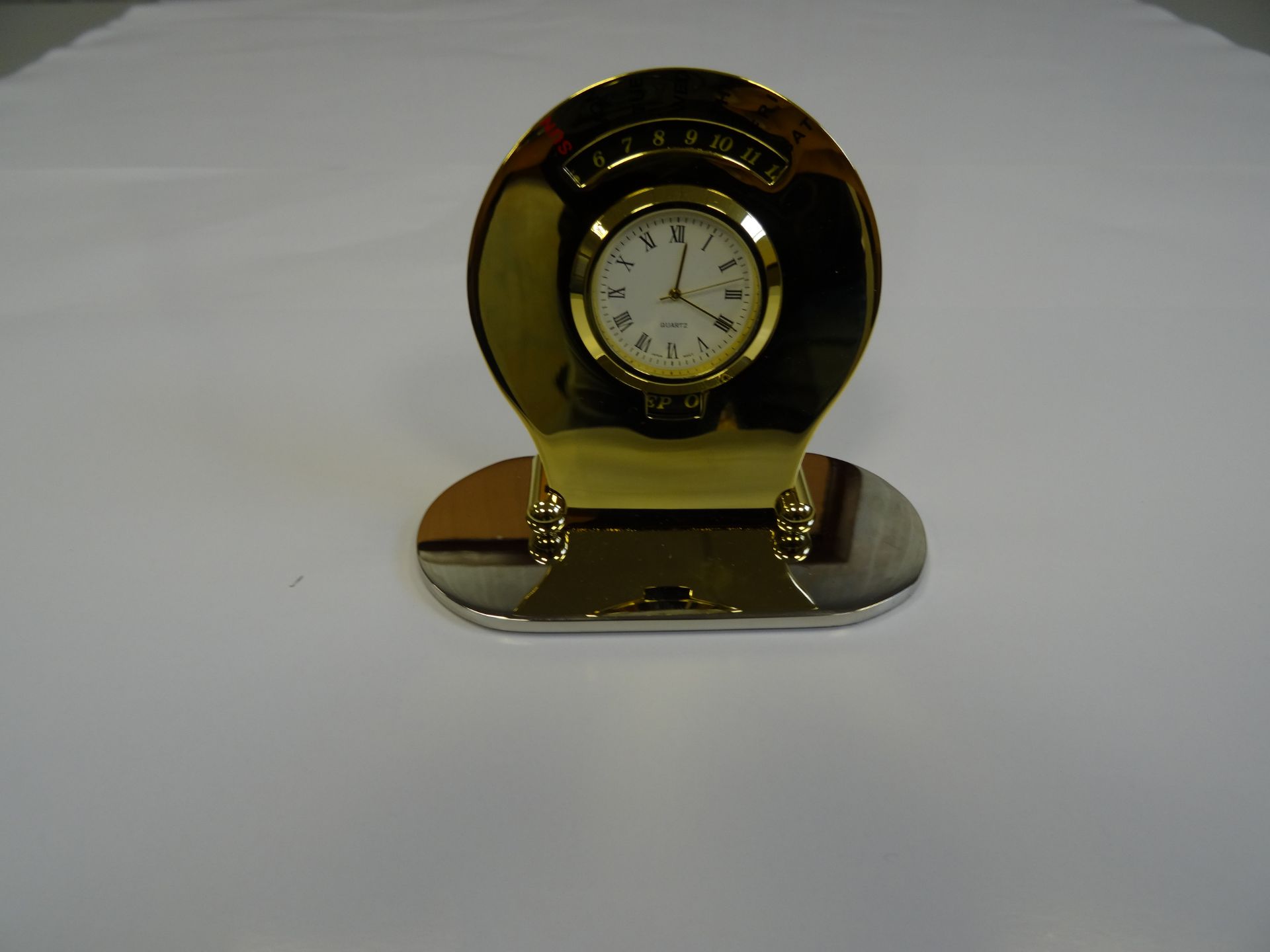 Brass effect desk top quartz date and calender clock x 30 Units