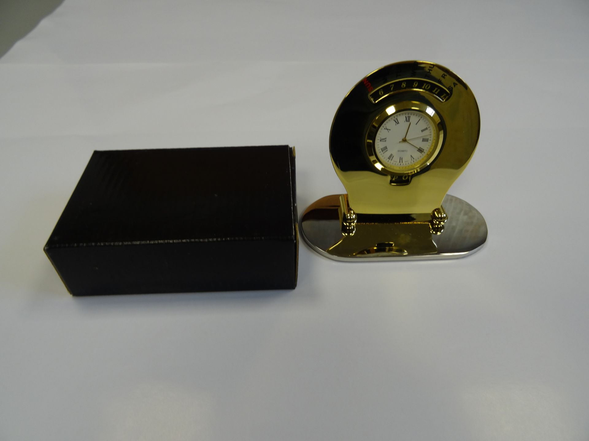 Brass effect desk top quartz date and calender clock x 30 Units - Image 6 of 7