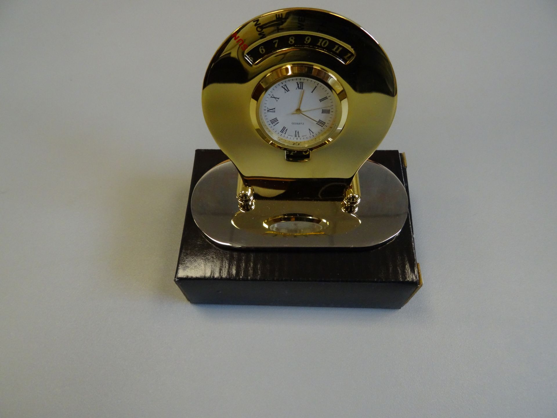 Brass effect desk top quartz date and calender clock x 30 Units - Image 3 of 7