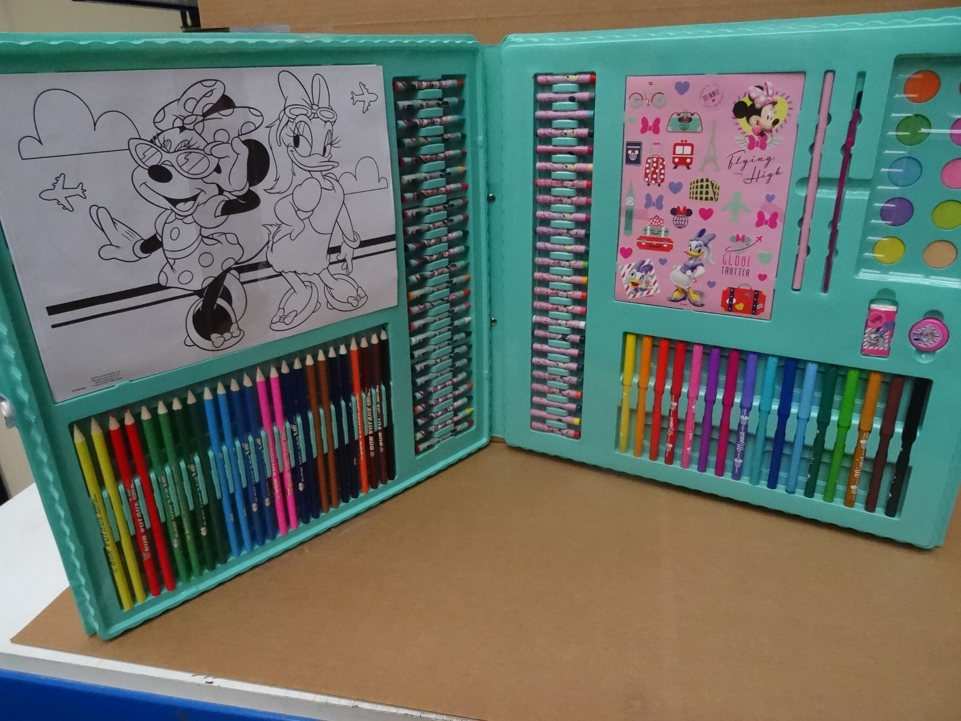 12 x Disney Minnie Mouse 200 Piece Mega Extra Large Complete Art Cases! Each Includes: 24 Crayons, - Image 2 of 3