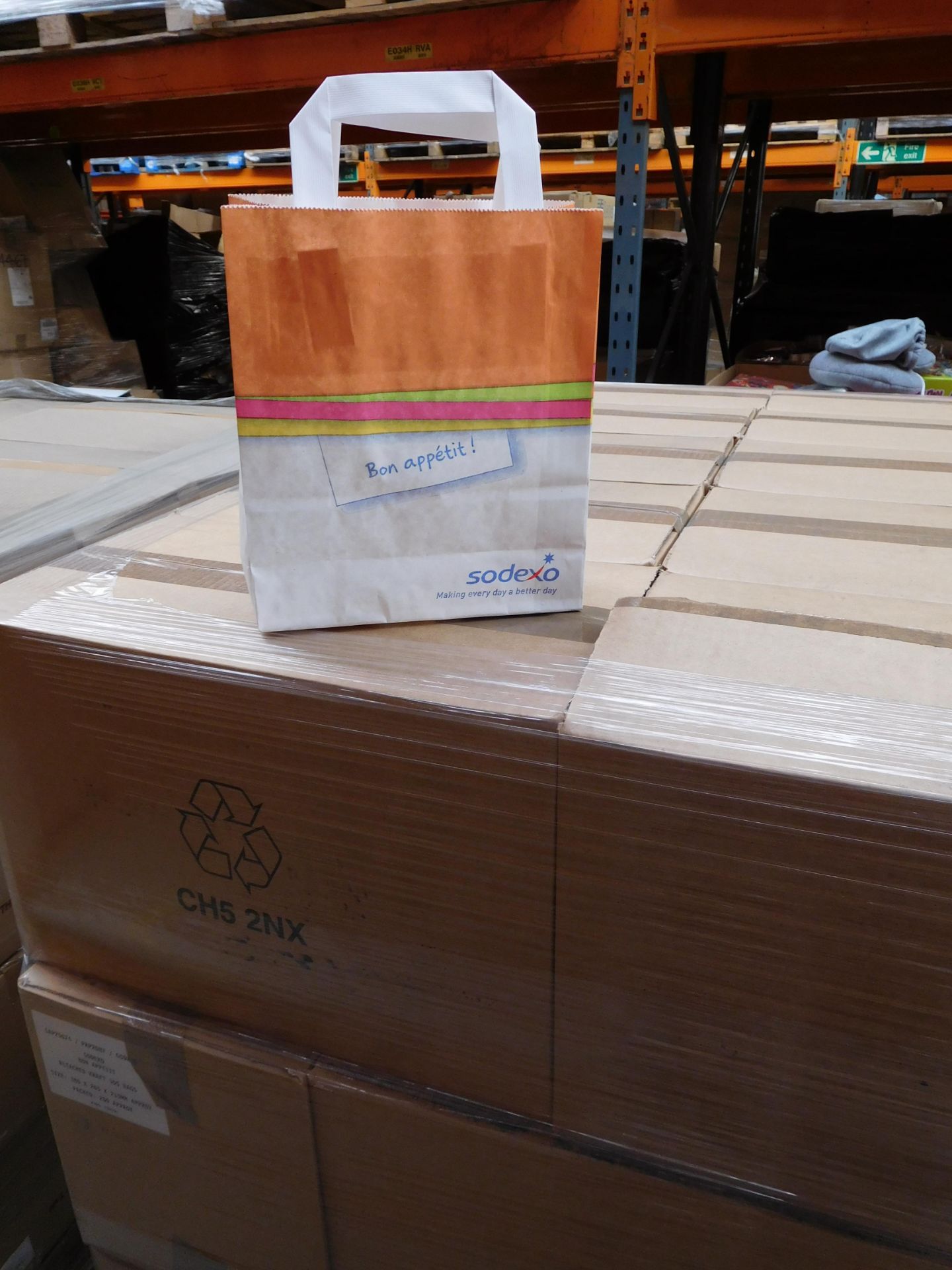 PALLET (C8) TO CONTAIN APPROX. 16,250 x MEDIUM SIZED KRAFT PAPER BAGS WITH HANDLES. PRINTED WITH ' - Image 2 of 2