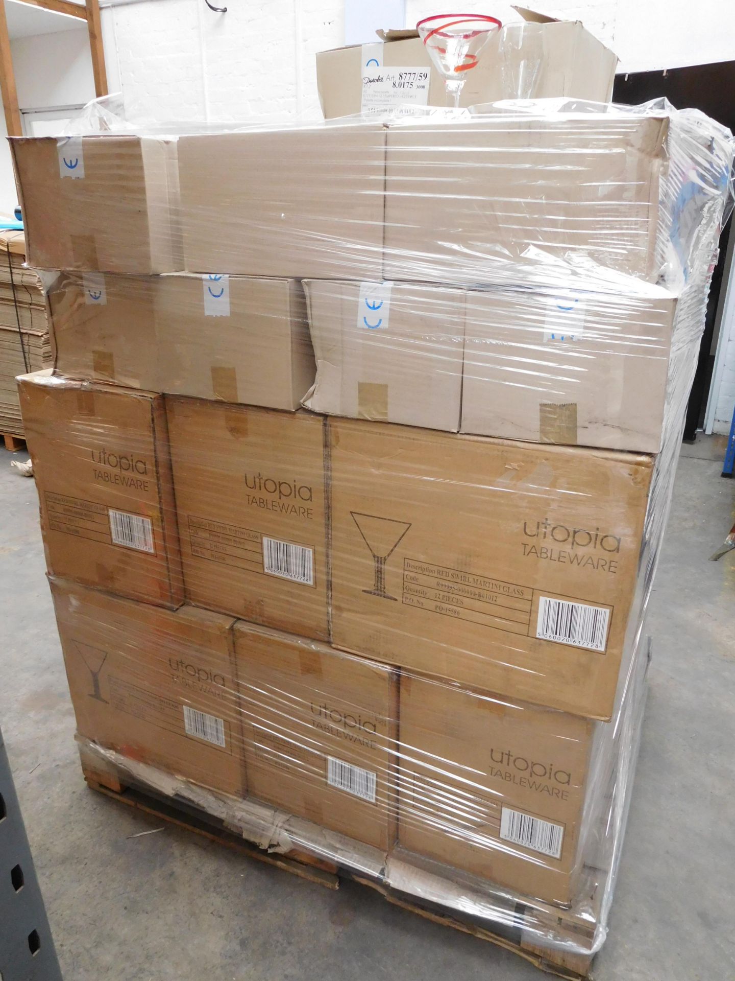 PALLET (C1) TO CONTAIN 168 x UTOPIA GLASSWARE HIGH QUALITY RED SWIRL MARTINI GLASSES & 288 x 20oz - Image 2 of 2