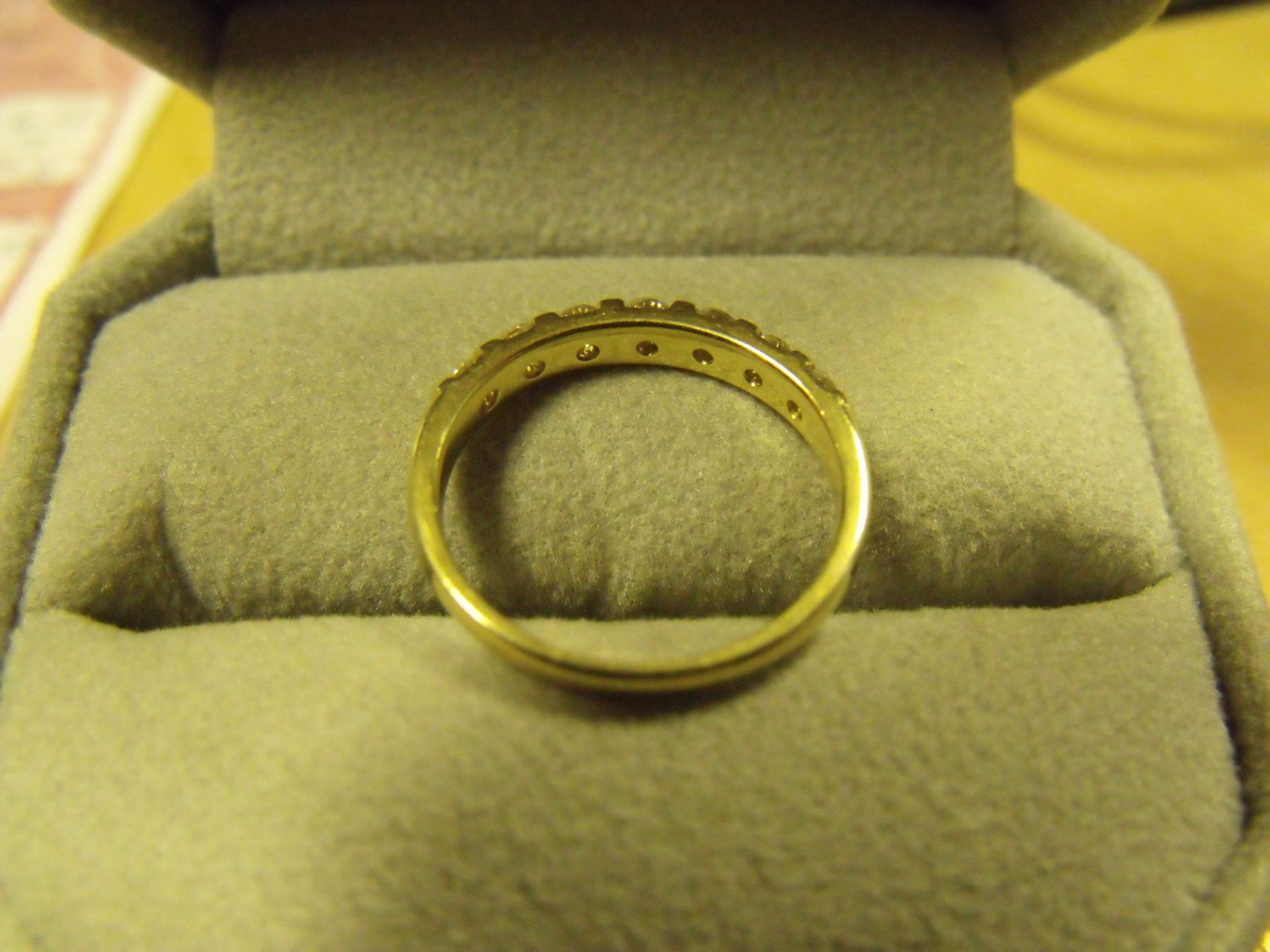 18ct gold yellow and white gold diamond ring - Image 2 of 3