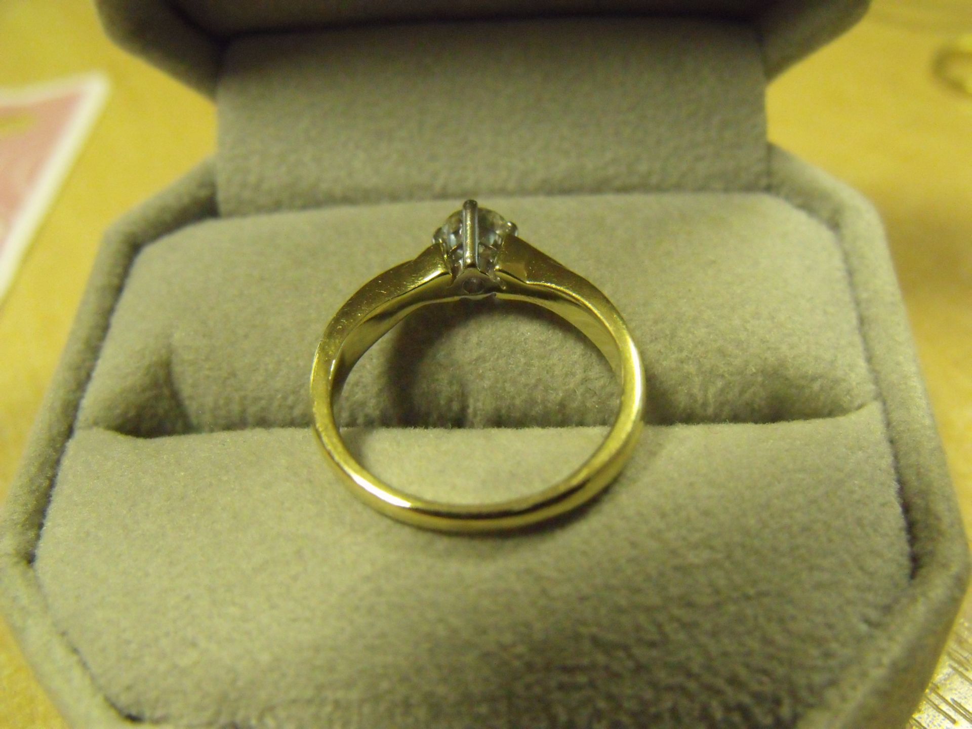 18ct gold yellow and white gold solitaire diamond ring