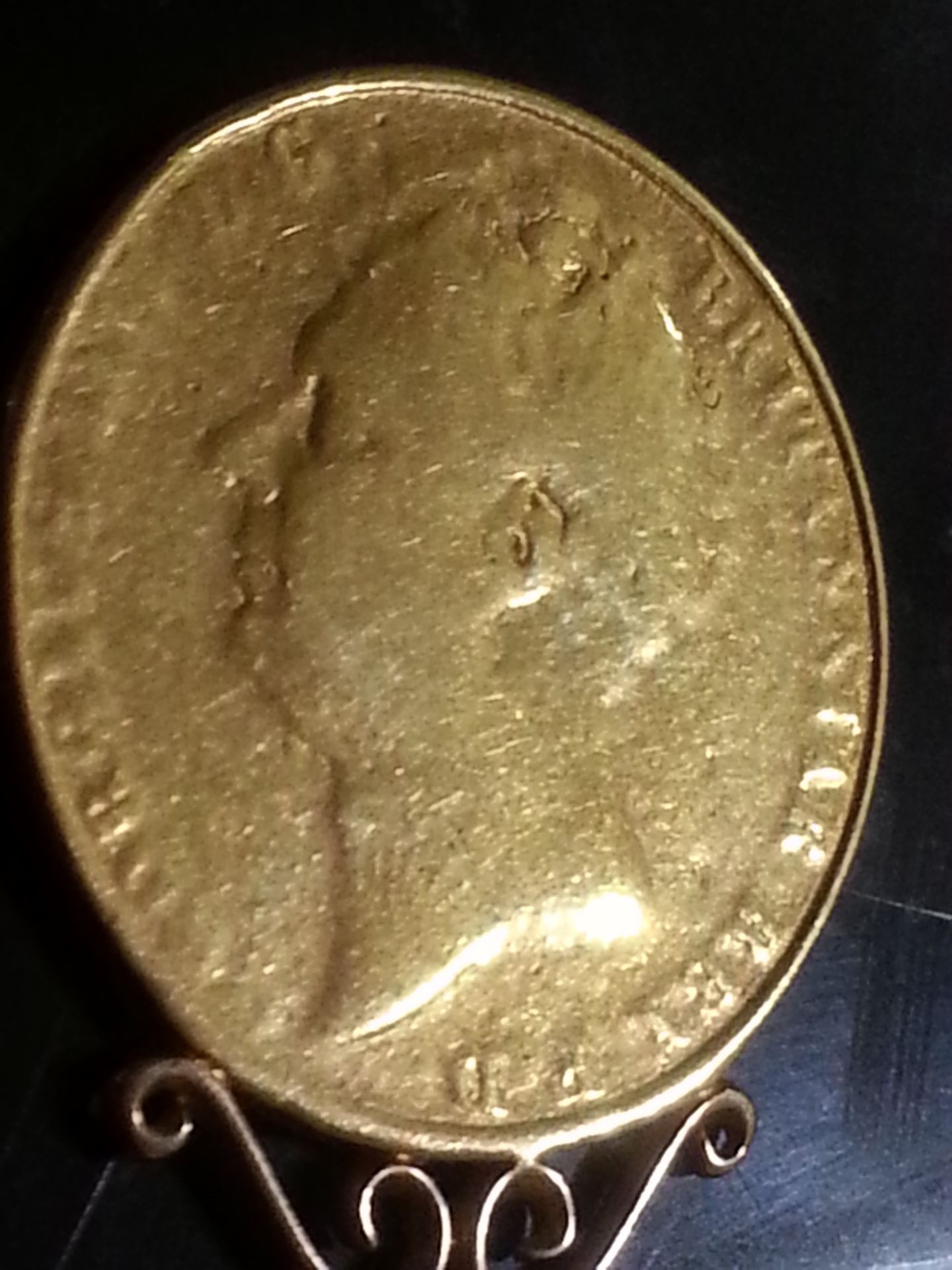 A RARE George IV 1823 AV GOLD Two Pounds Sovereign mounted on 18 ct gold crown. - Image 3 of 3