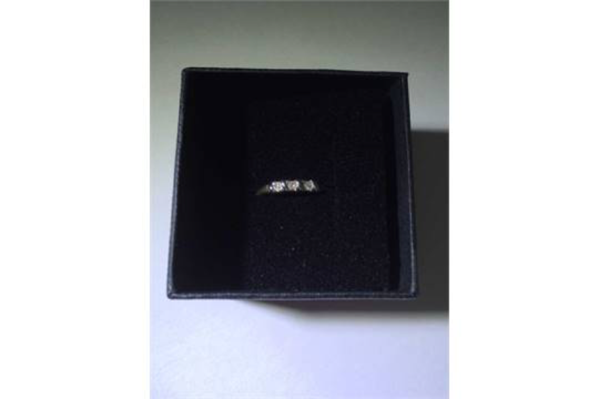 9ct Gold Diamond 3 Stone Kiss Ring