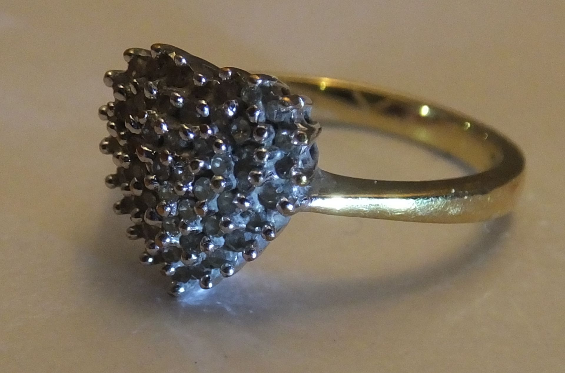 A 9ct Gold Diamond Cluster Ring - Image 2 of 3