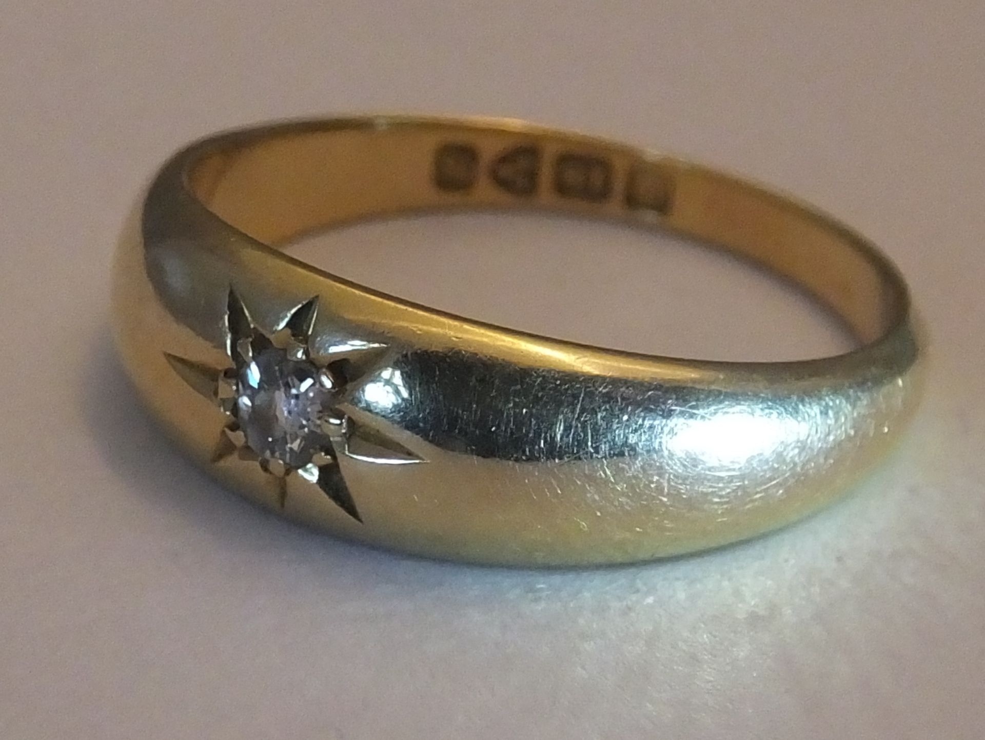 An 18ct Gold Diamond single stone gentlemans ring. With a single briliant old cut diamond. Estimated - Image 3 of 3