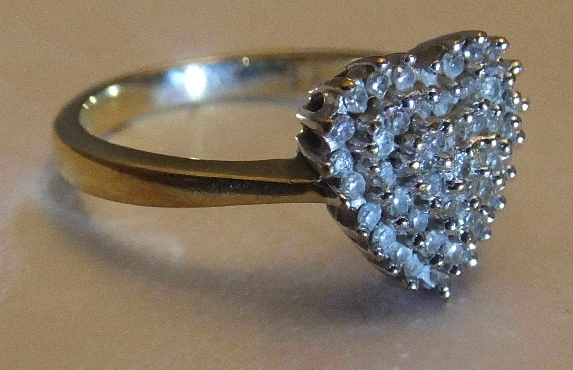 A 9ct Gold Diamond Cluster Ring - Image 3 of 3