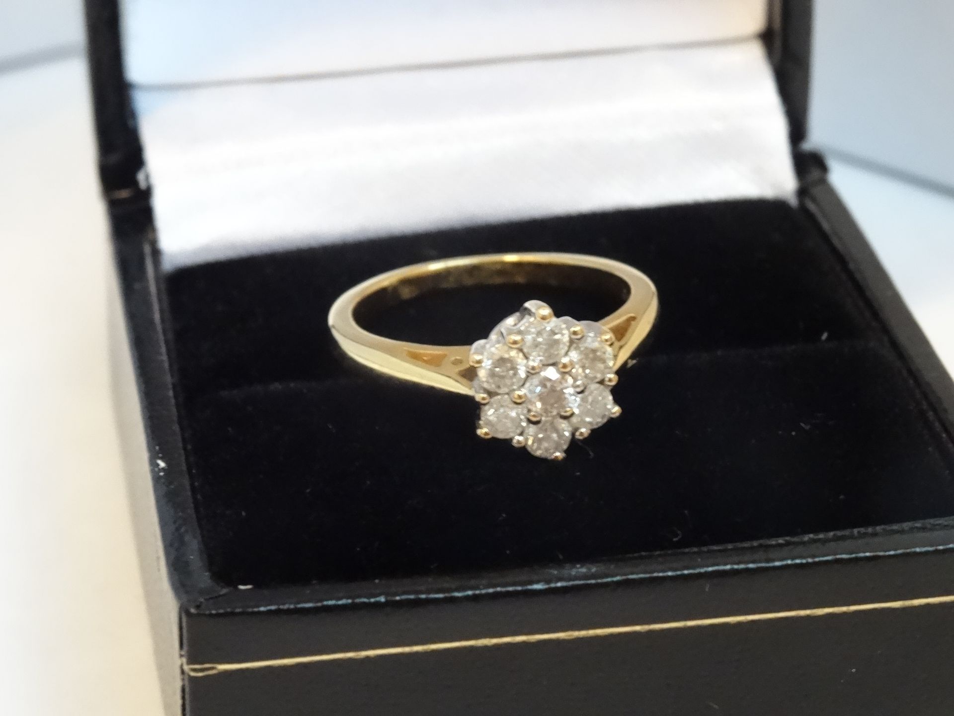 18 Carat Yellow & White Gold Ladies Diamond Cluster Ring Containing 0.5 Carats Diamonds. - Image 3 of 5