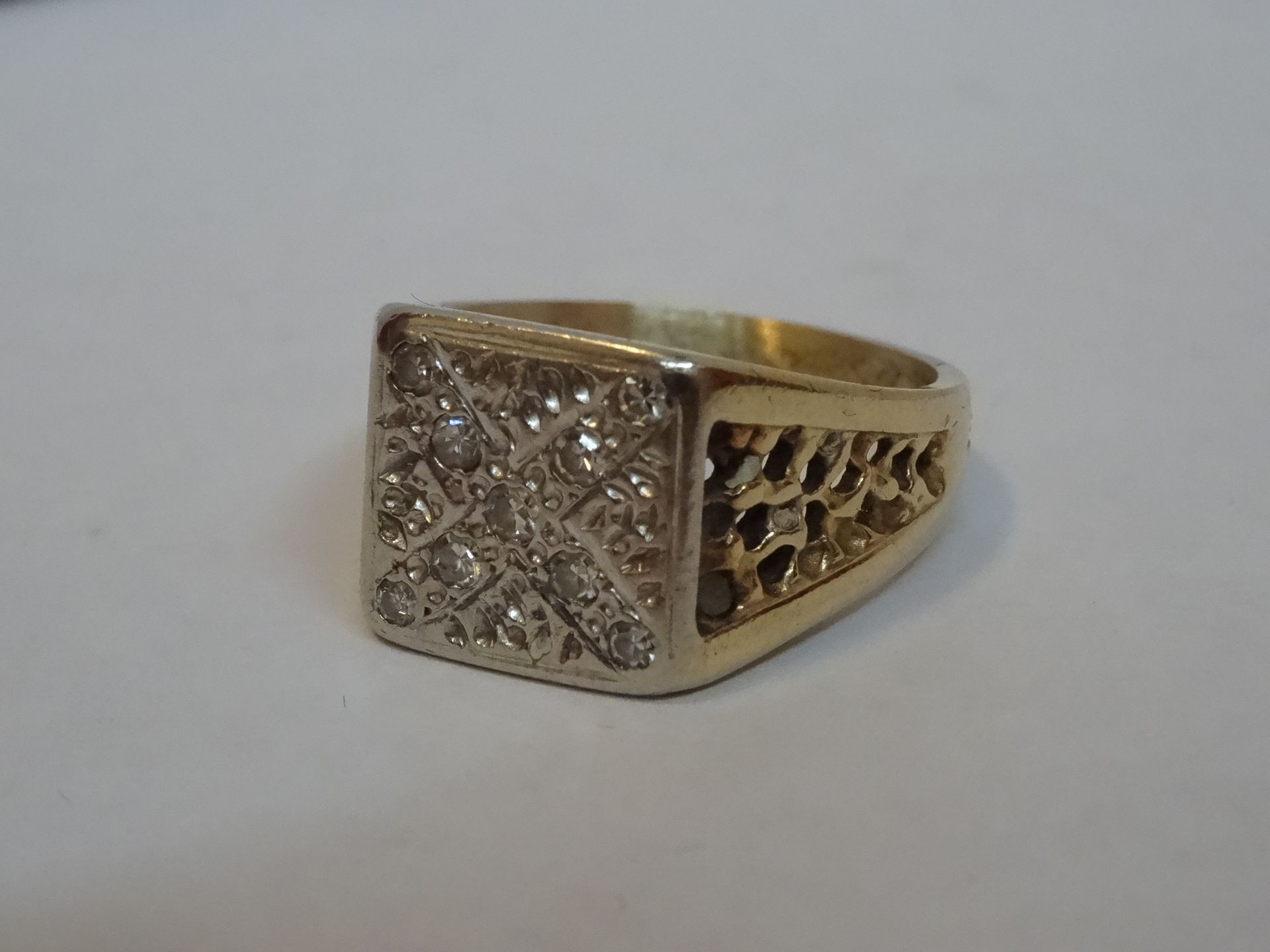 9 Carat Yellow & White Gold Gents Diamond Signet Ring. - Image 3 of 4