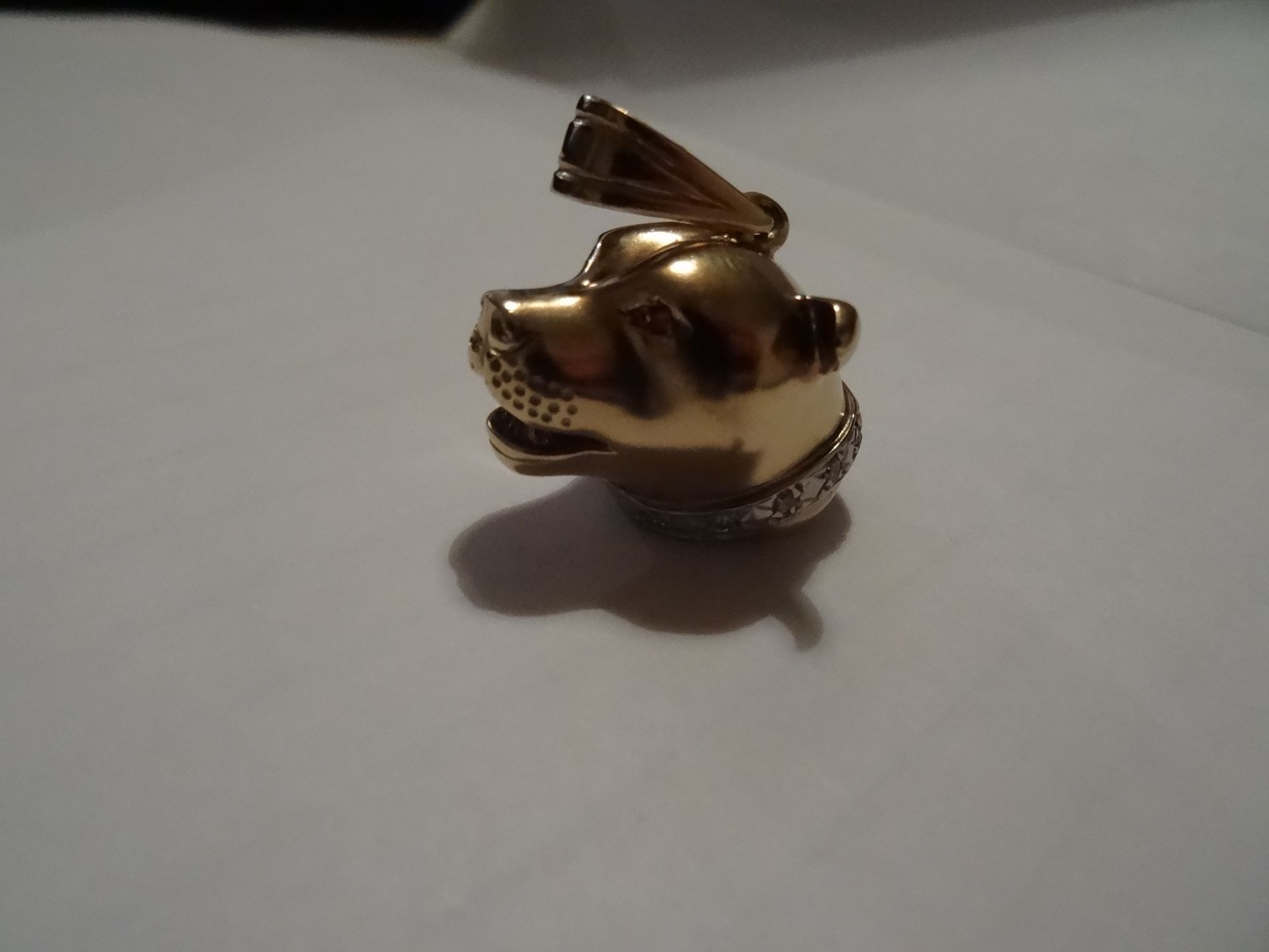 9 CARAT YELLOW GOLD, MOVeABLE DOGS HEAD PENDANT