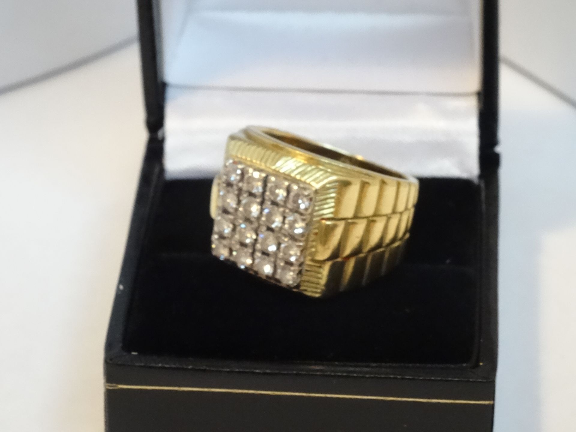 18 Carat Yellow & White Gold Gents Rolex Style Ring Containing 0.8 Carats Of Diamonds. - Image 3 of 6