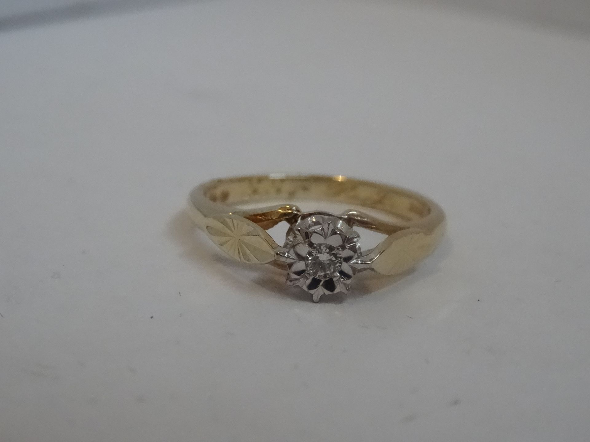 9 Carat Yellow Gold Single Stone Diamond Ring. Total Piece Weight 1.94 Grams - Image 2 of 2