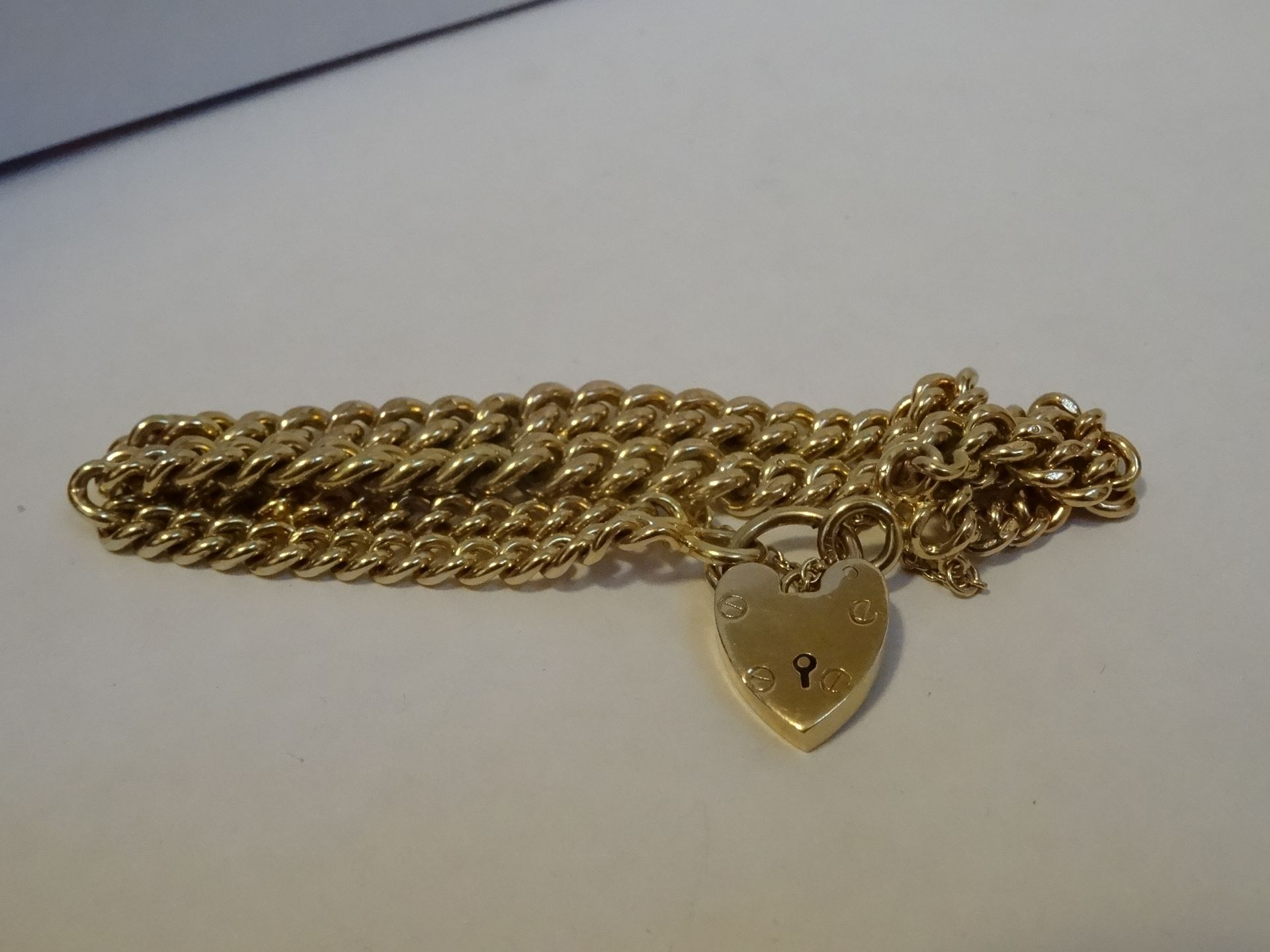 9 Carat Yellow Gold Curb Style Bracelet, with heart lock clasp. - Image 2 of 3