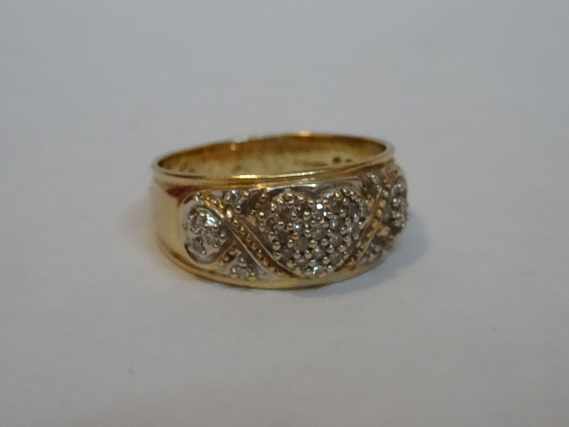 18 Carat Yellow Gold Fancy Diamond Band Ring. - Image 4 of 5