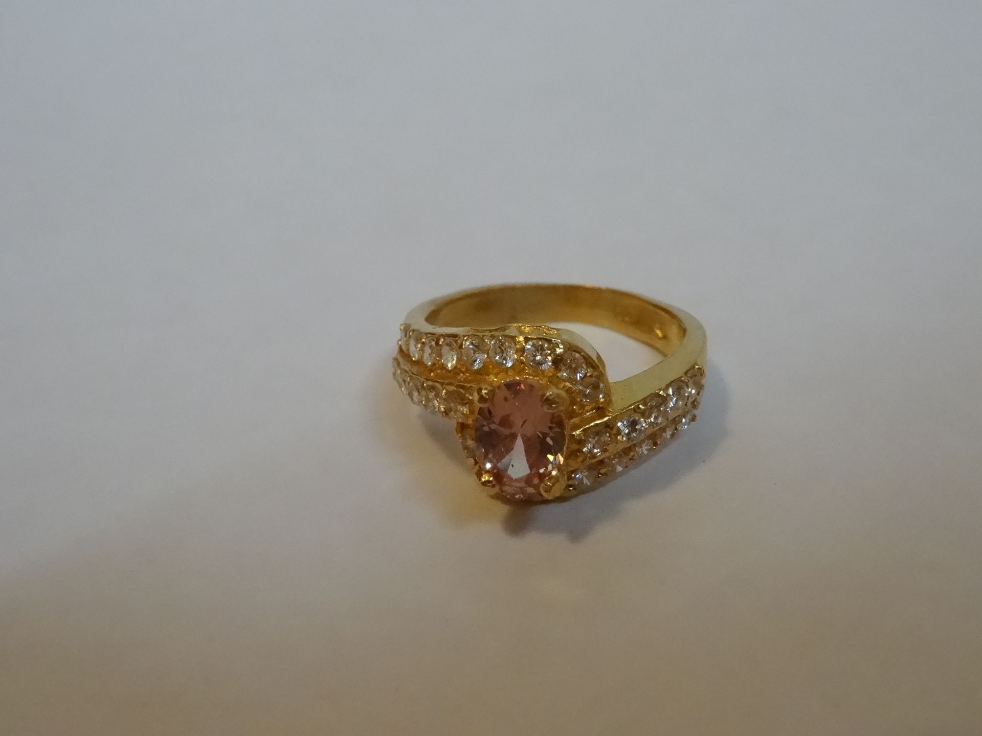 22 Carat Gold Twist Design Ring. - Image 4 of 6