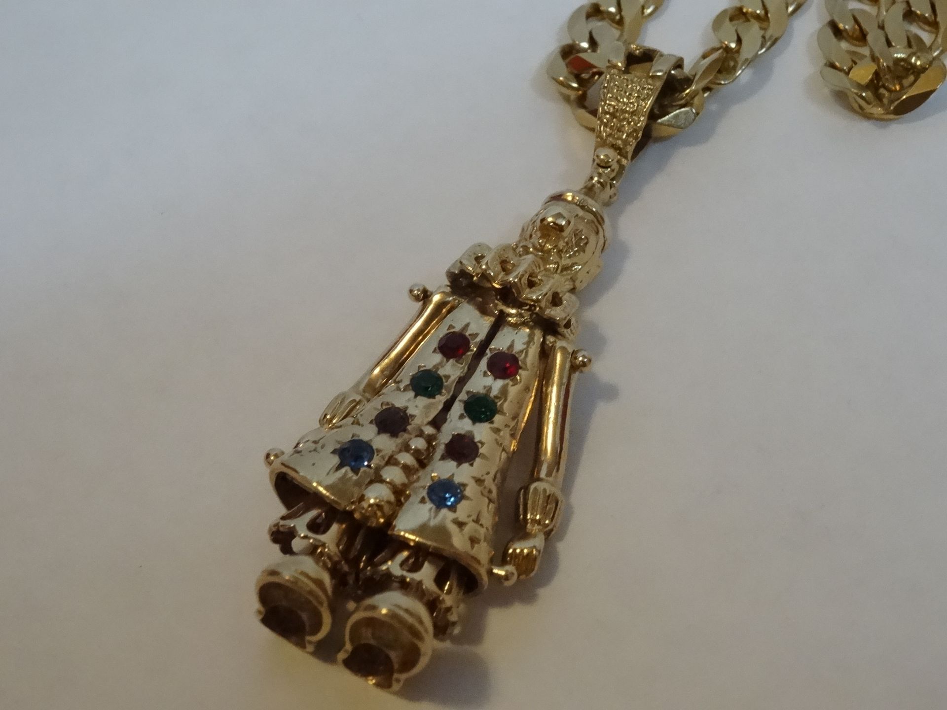 9 Carat Yellow Gold Curb Chain & Moveable Clown Pendant. - Image 3 of 6