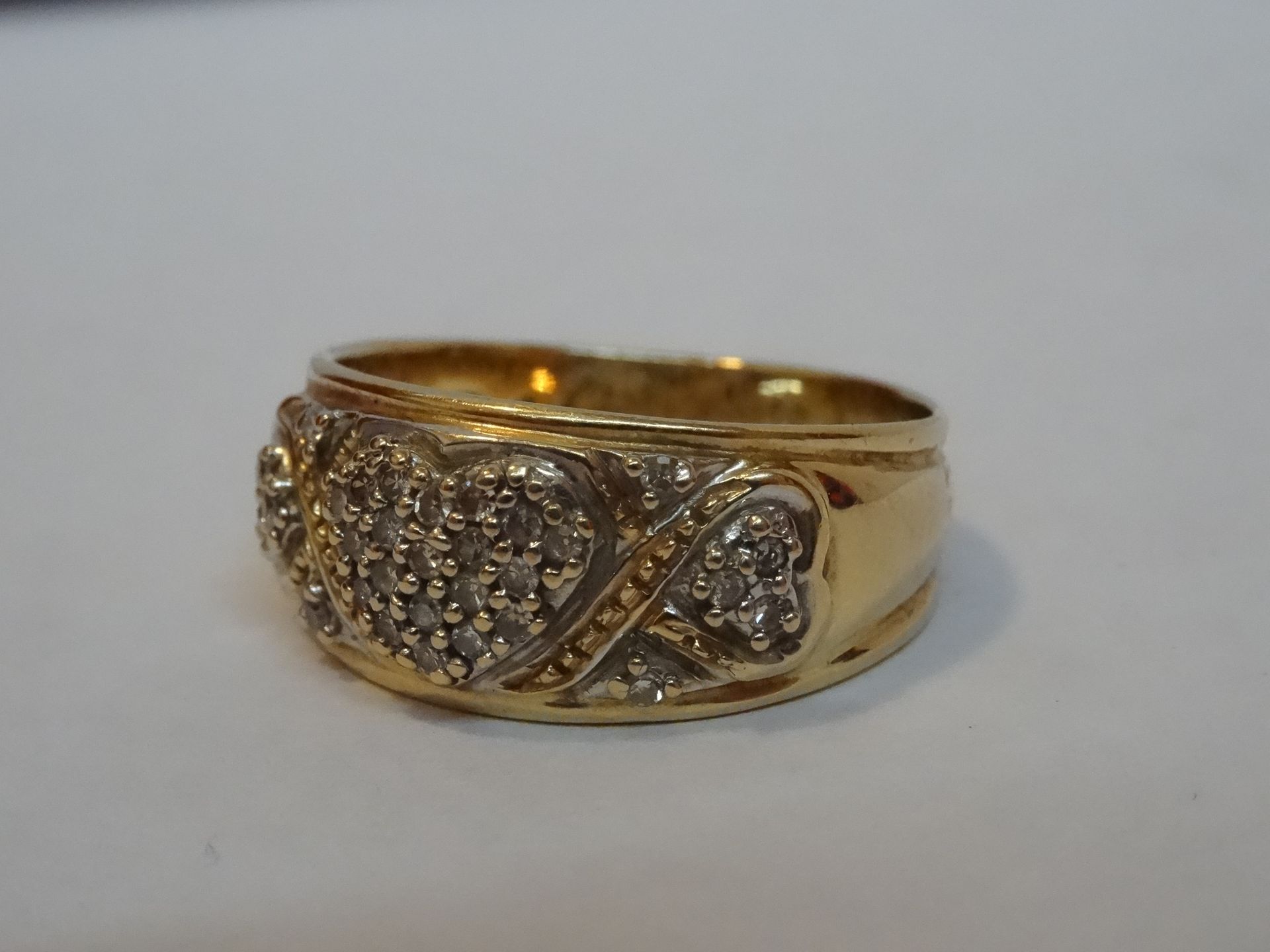 18 Carat Yellow Gold Fancy Diamond Band Ring. - Image 2 of 5