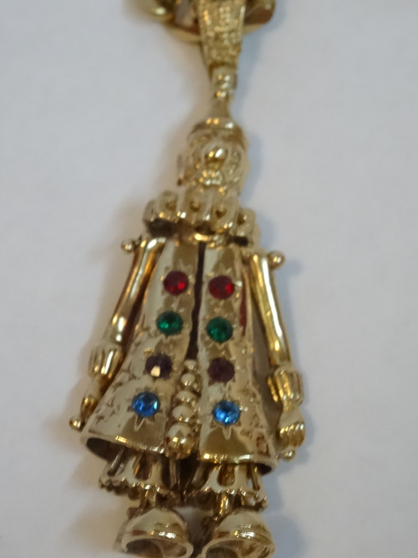 9 Carat Yellow Gold Curb Chain & Moveable Clown Pendant. - Image 5 of 6