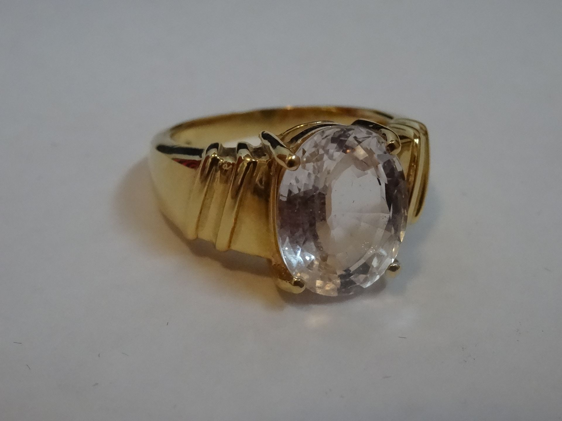 18 Carat Yellow Gold Ring With Clear Stone Ring. Total Piece Weight 8.6 Grams - Image 2 of 4