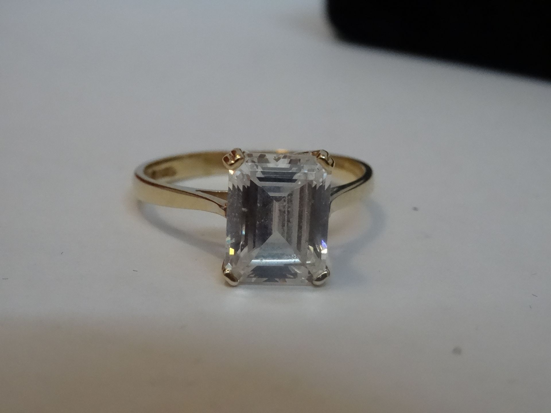 14 Carat Yellow Gold Single Stone Cubic Zirconia Ring. Total Piece Weight 3.07 Grams. - Image 3 of 3