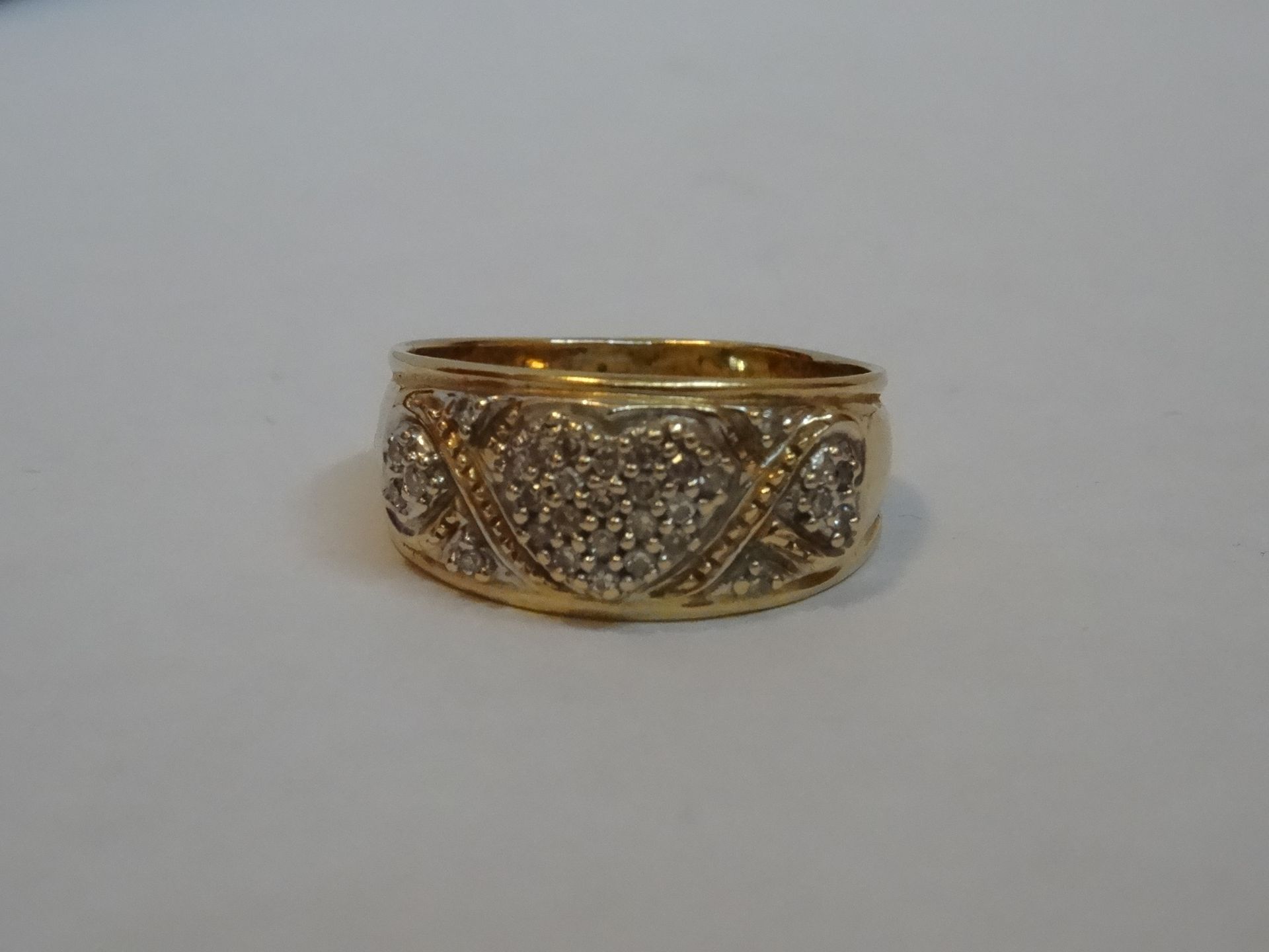 18 Carat Yellow Gold Fancy Diamond Band Ring. - Image 3 of 5