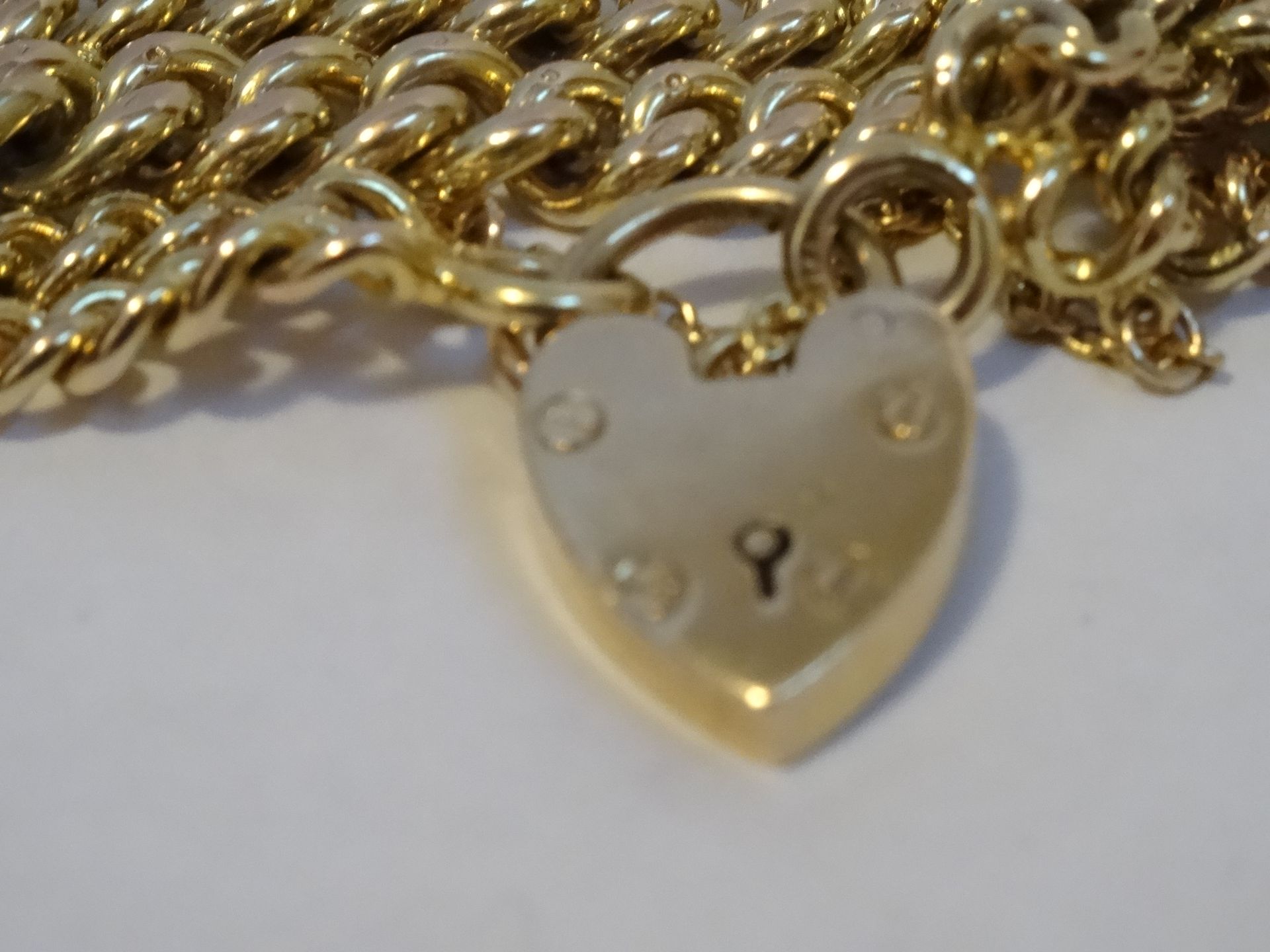 9 Carat Yellow Gold Curb Style Bracelet, with heart lock clasp. - Image 3 of 3