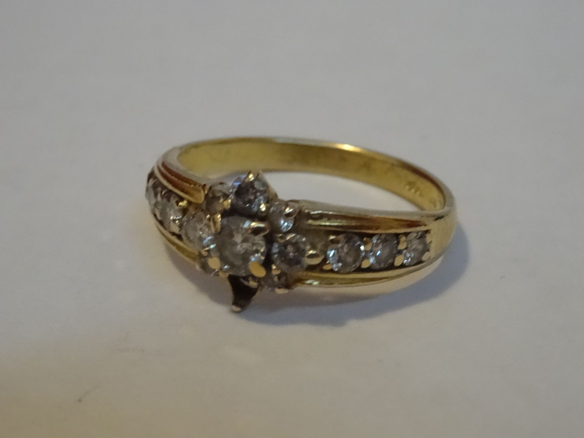 18 Carat Yellow Gold Diamond Cluster Ring. - Image 2 of 4