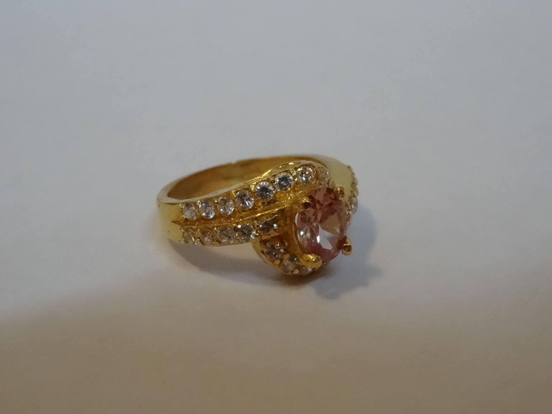 22 Carat Gold Twist Design Ring. - Image 3 of 6