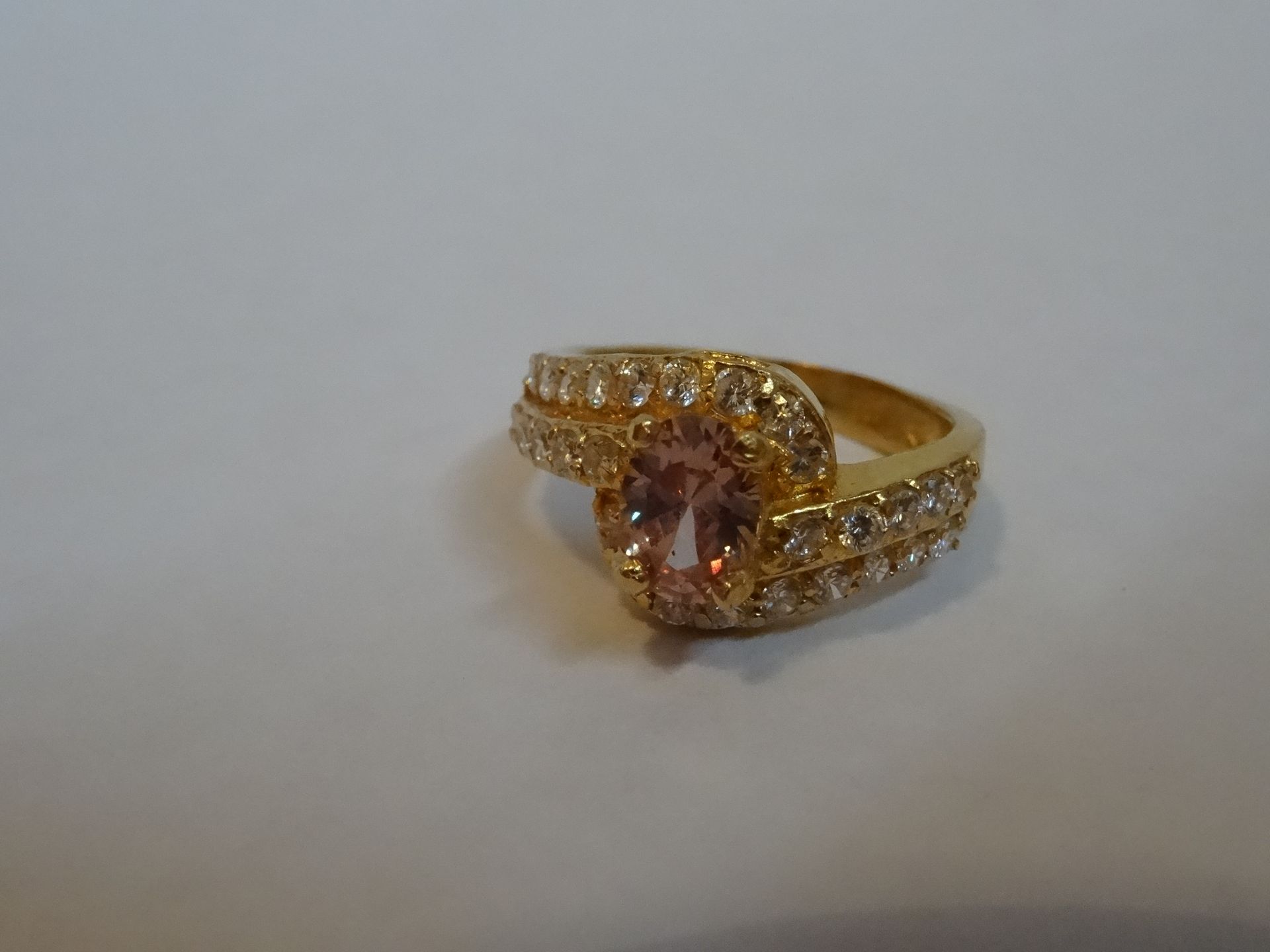 22 Carat Gold Twist Design Ring. - Image 5 of 6