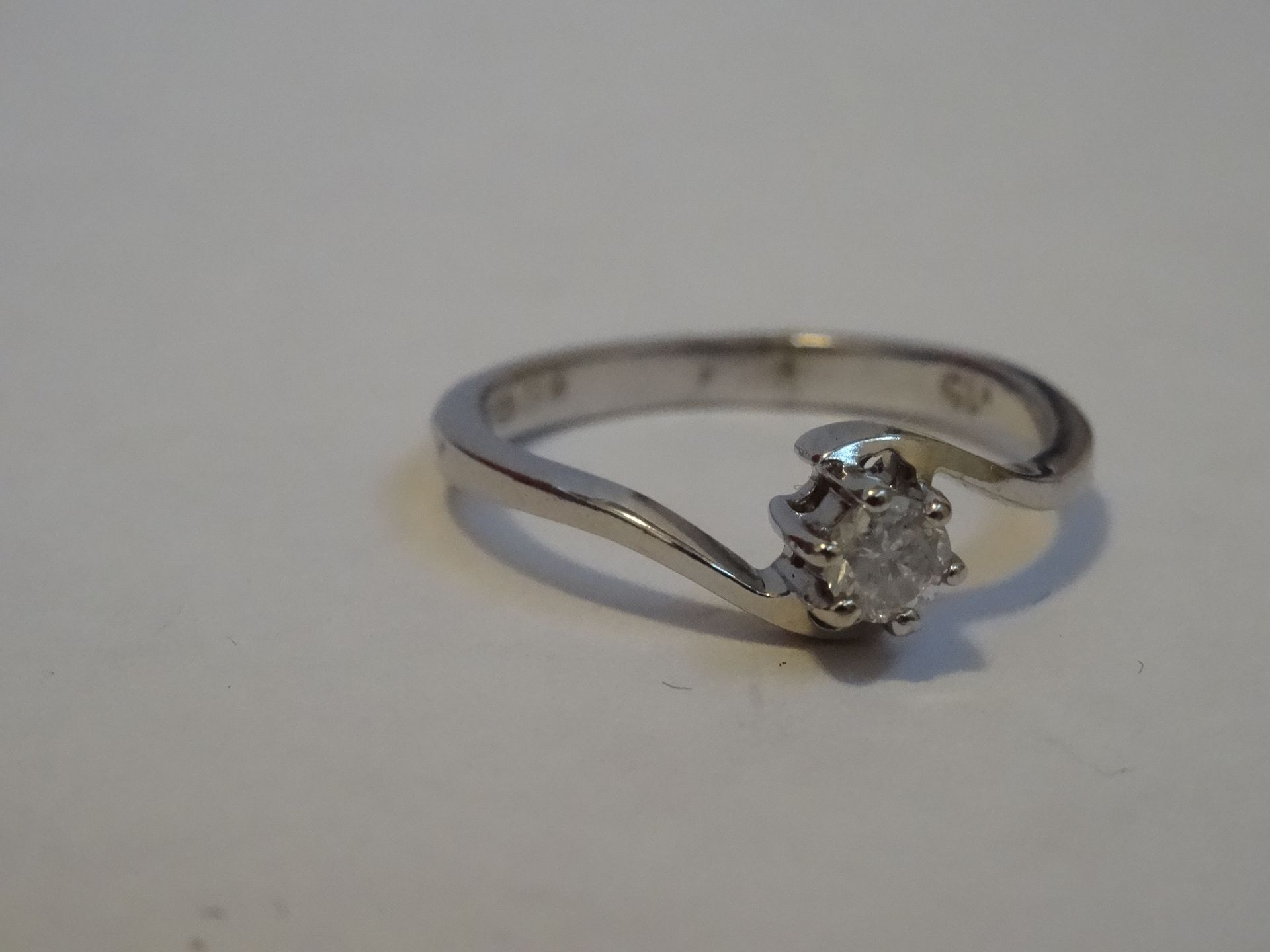 9 Carat White Gold Twist Style Diamond Ring. - Image 3 of 5