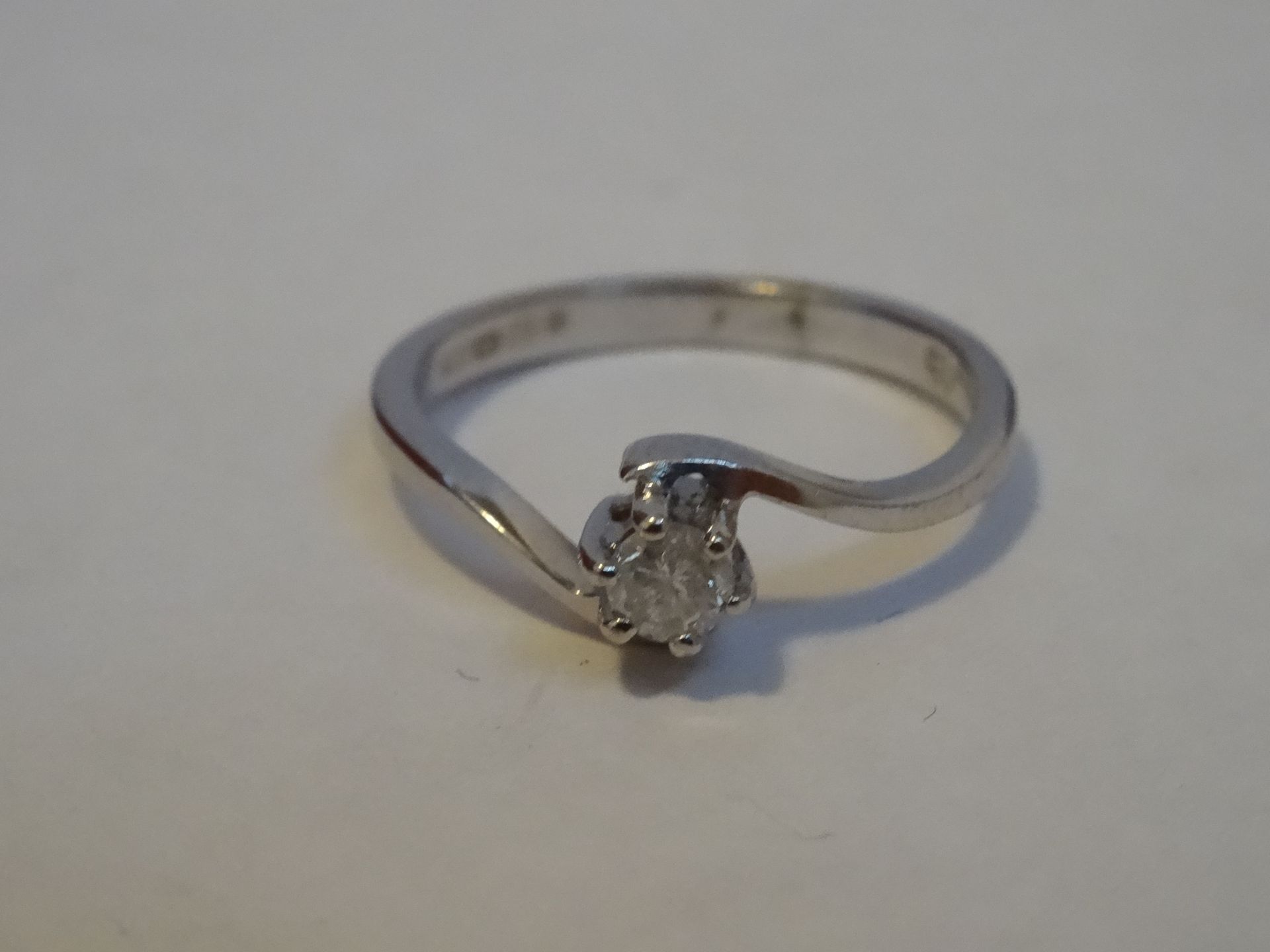 9 Carat White Gold Twist Style Diamond Ring. - Image 4 of 5