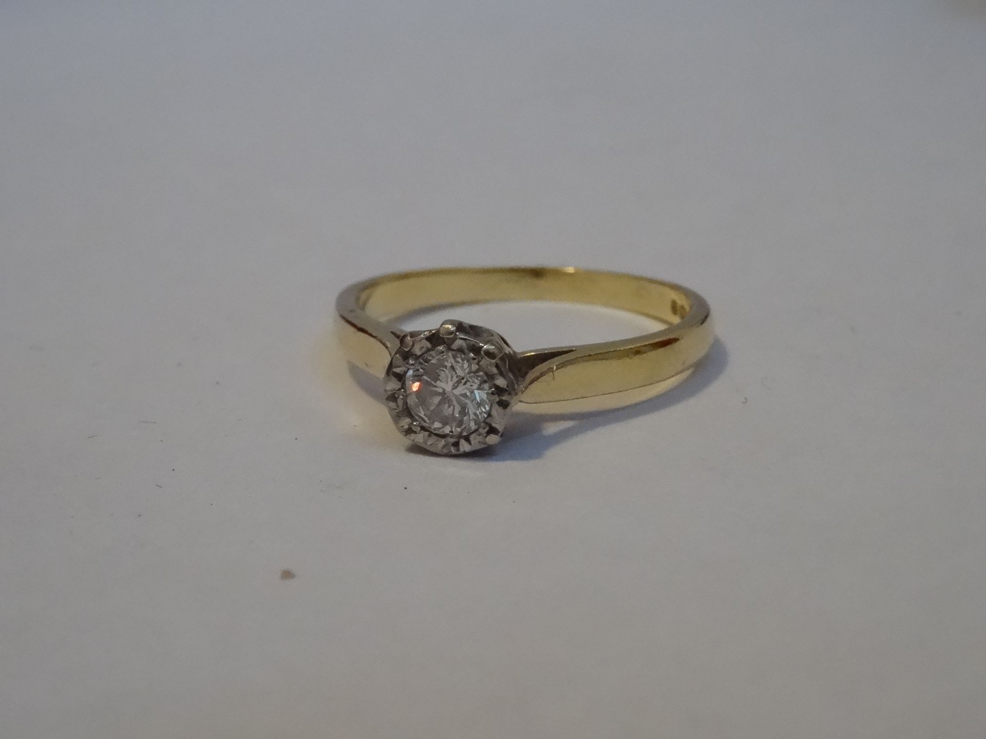18 Carat Yellow & White Gold Diamond Illusion Set Single Stone Ring. - Image 2 of 4