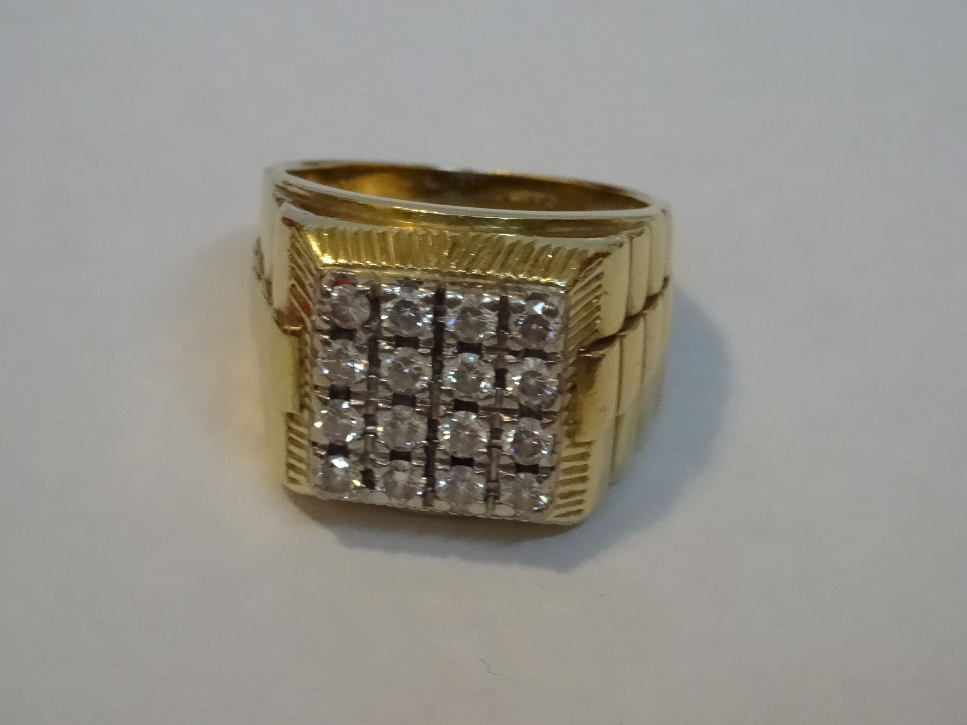 18 Carat Yellow & White Gold Gents Rolex Style Ring Containing 0.8 Carats Of Diamonds. - Image 5 of 6